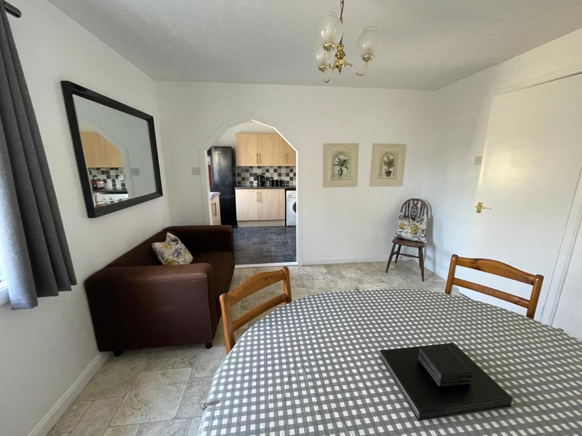 The Number Eleven Apartment Kilmuir  Bagian luar foto