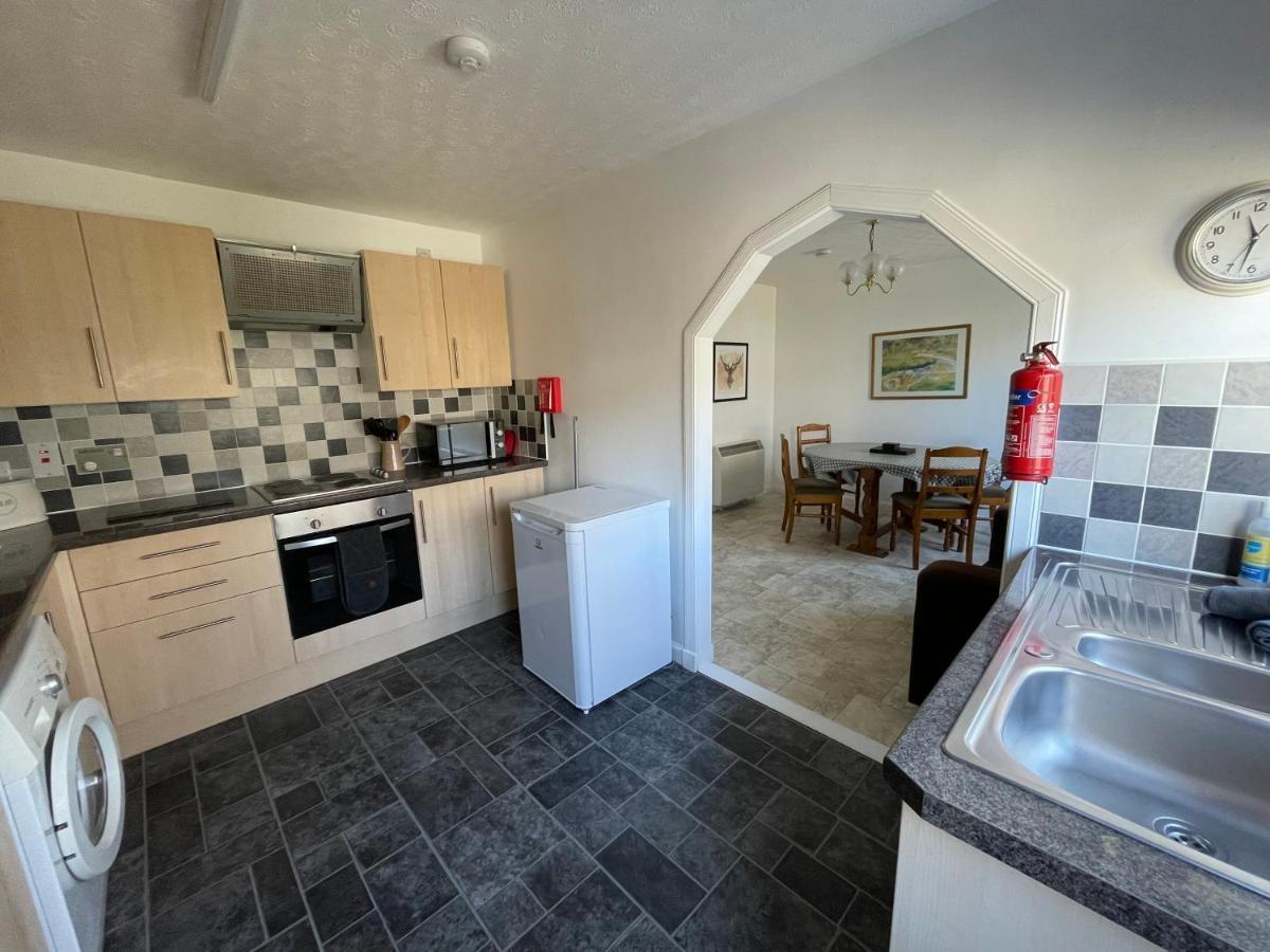 The Number Eleven Apartment Kilmuir  Bagian luar foto